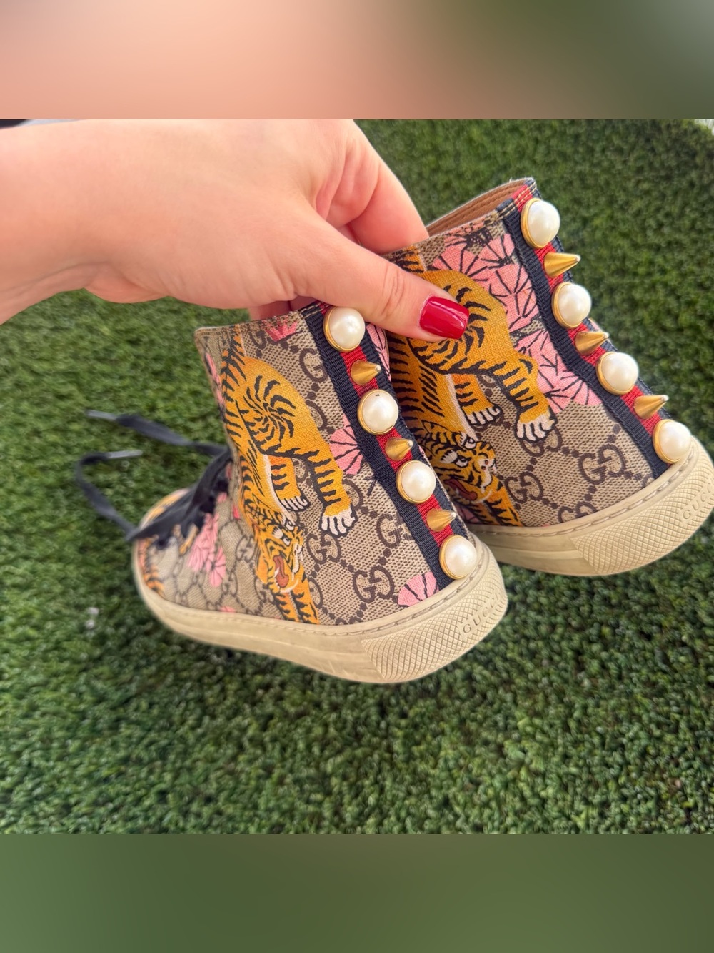 Gucci Beige GG Supreme High-Top Sneaker with Pink Floral & Tiger Motif - Picture 3 of 10